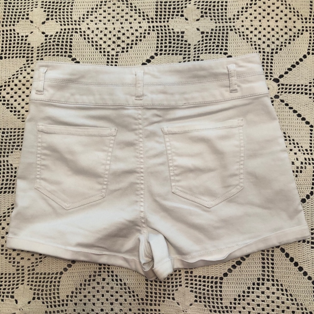 🌞White High Rise Shorts - Picture 3 of 3